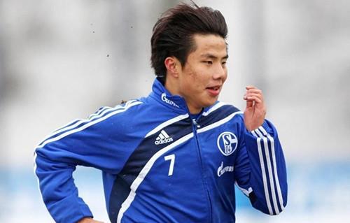 中国足球运动员蒿俊闵出生