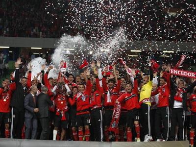 本菲卡葡联杯夺冠捧赛季第二冠