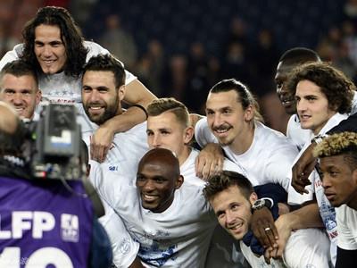 巴黎圣日耳曼卫冕法甲冠军