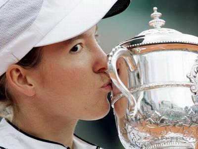 海宁横扫皮尔斯二度法网封后