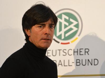 德国主教练勒夫留任