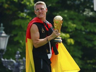 德国中场施魏因斯泰格出生