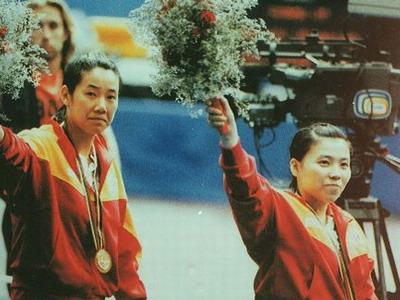 邓亚萍/乔红获奥运乒乓球女双金牌