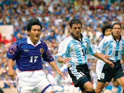 日本足球运动员秋田丰出生