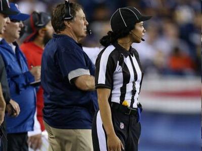 玛雅·查卡成第一位执法NFL女性裁判