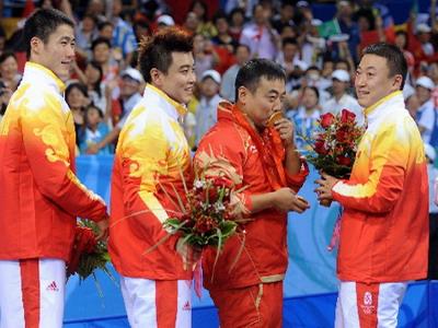 中国摘奥运会乒乓球首枚男团金牌