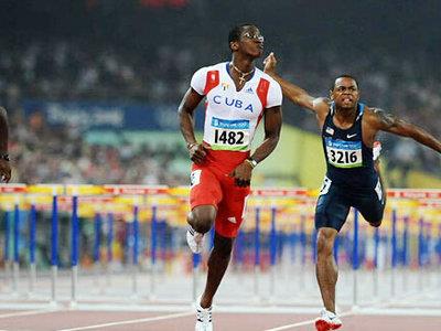 罗伯斯获得110米栏奥运冠军