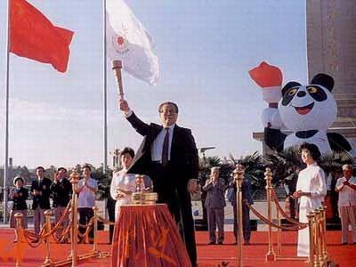 江泽民点燃亚运圣火