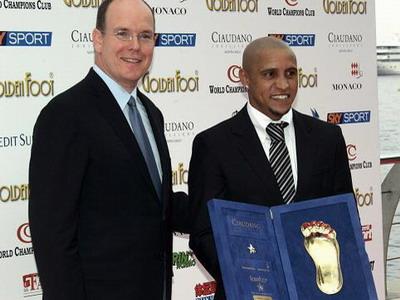 罗伯特·卡洛斯获2008年金足奖