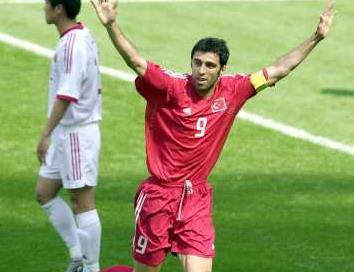 土耳其足球运动员哈坎·苏克出生