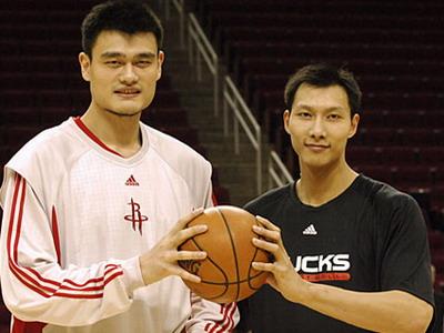 姚明易建联首次NBA赛场对决