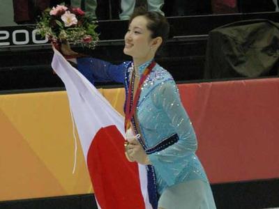 日本花样滑冰运动员荒川静香出生