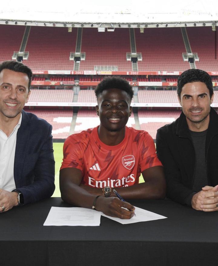 官宣：阿森纳与英格兰前锋萨卡签署了一份新的四年合同。