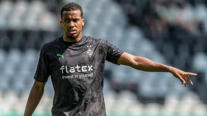 部分媒体报道称，普莱亚正在计划离队，他对自己和球