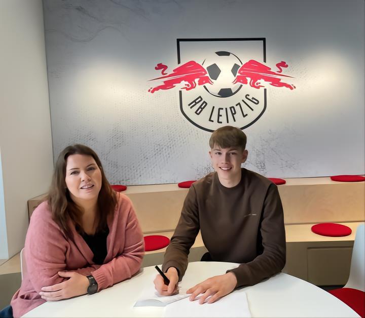 官方：阿尔塔16岁挪威天才中后卫诺尔比耶加盟RB莱比锡