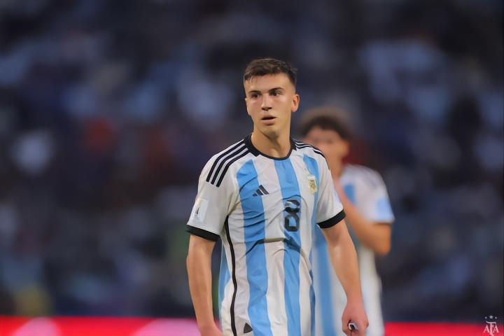 「全场最佳」佩罗内赛后更新社媒：往前又走了一步！