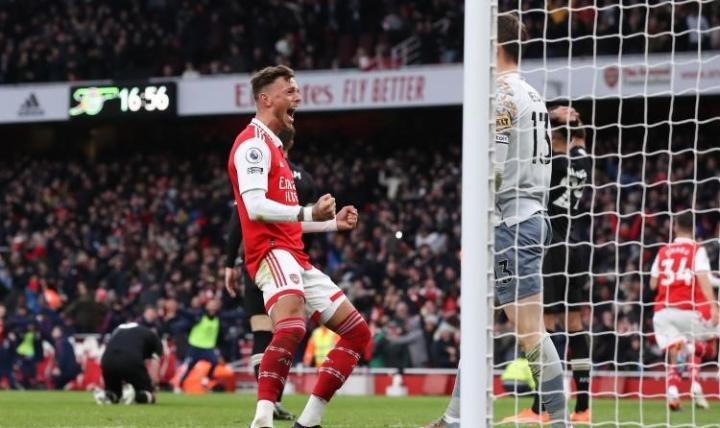 天空体育报道，本-怀特和阿诺德可能进入本期英格兰