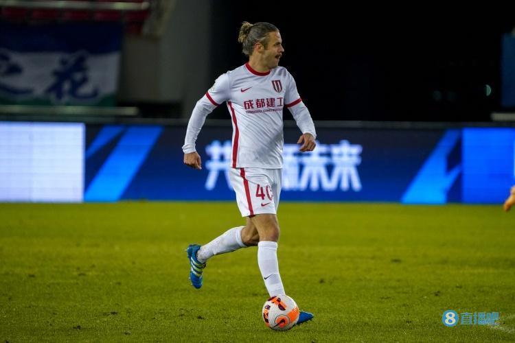 理查德：谢谢球迷把我们推向胜利，我有小伤病但很快能回到球场