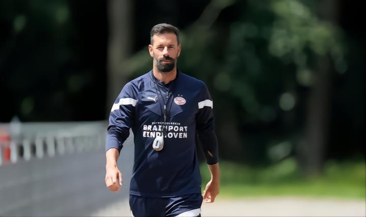 PSV埃因霍温官方：范尼将不再担任主教练一职