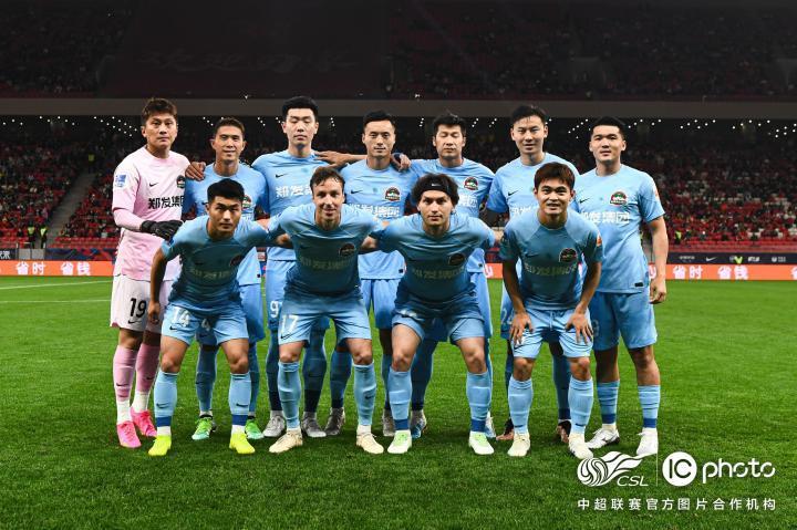 河南队2-3上海海港 冯伯元、科维奇破门北京时间