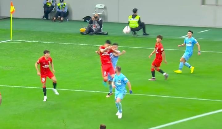 海港新闻官：李昂被撞伤后一度意识模糊，在更衣室逐渐恢复