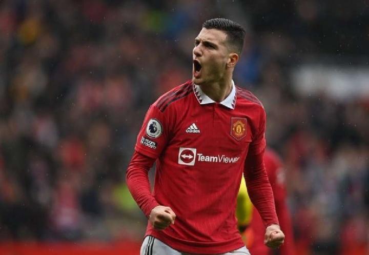 罗马诺：曼联正在就达洛特的合同进行谈判。俱乐部的