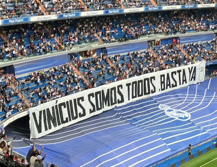 伯纳乌横幅：维尼修斯就是我们所有人，适可而止