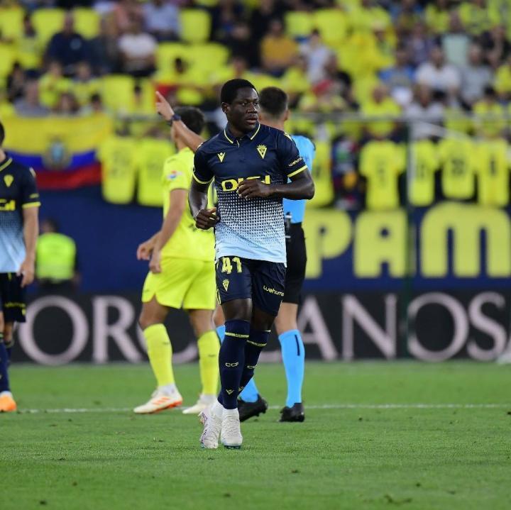 B队中场姆韦普在对比利亚雷亚尔的比赛中上演一线队首秀