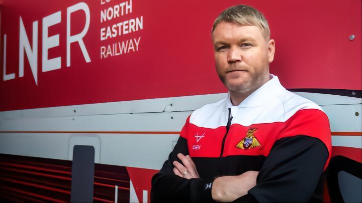 唐卡斯特官方：前彼得堡主教练麦卡恩出任球队主教练