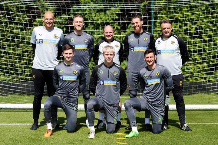 本赛季最后一次狼门合影！