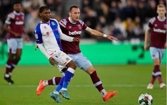 LancsLive:卡迪夫城和查尔顿有意布莱克本后卫伊顿