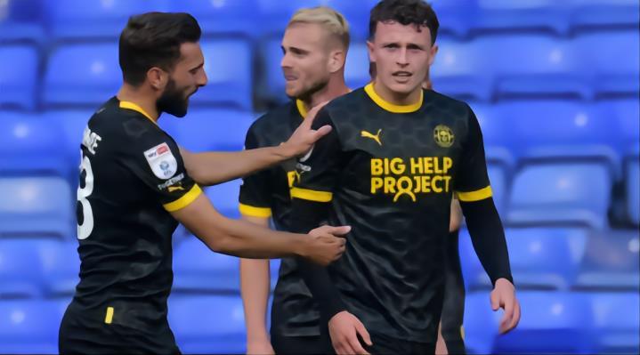 FI : 阿伯丁有望与维冈中场欣尼达成新的转会协议