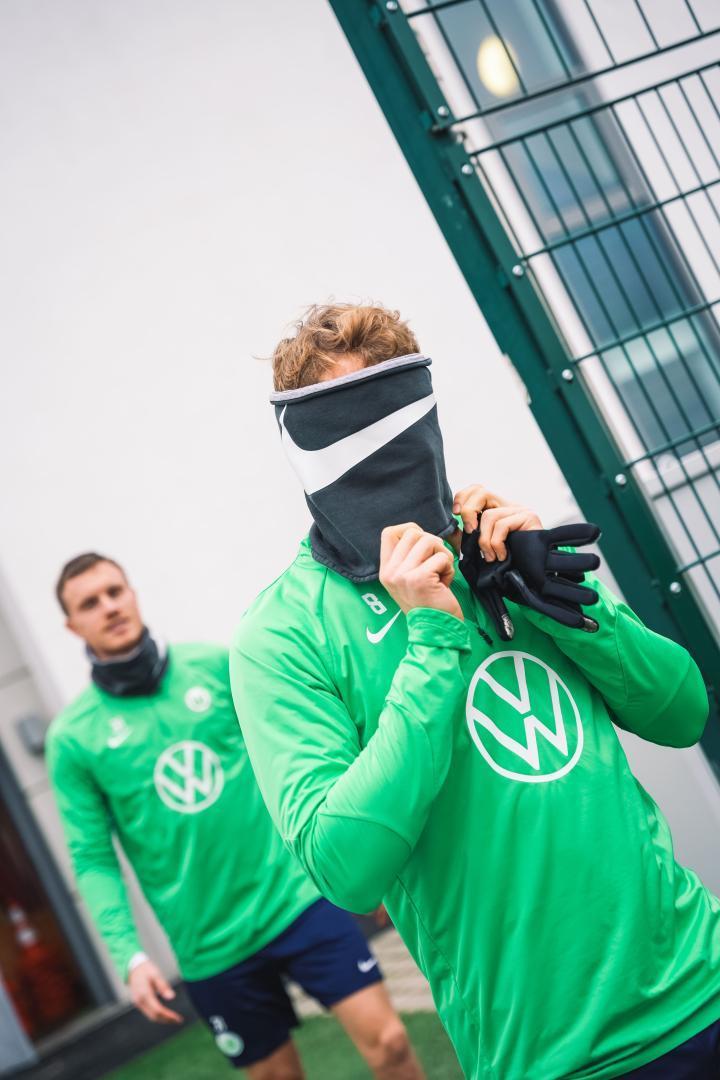 无奖竞猜：这位蒙面侠的真实身份是？你牛逼