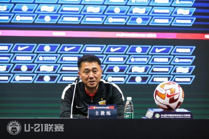 U21联赛揭幕在即，上海海港U21将帅出席首战赛前发布会