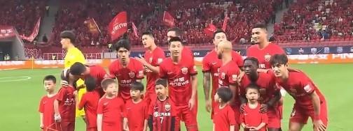 五星：海港占据绝对优势却赢得无比惊险，赛后哈维尔罕见暴怒