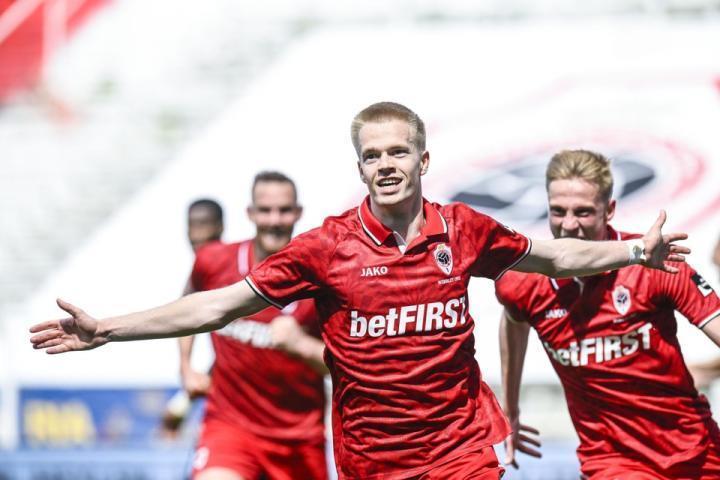 西媒：巴塞罗那想要费尔梅伦，但安特卫普希望留住这位球员