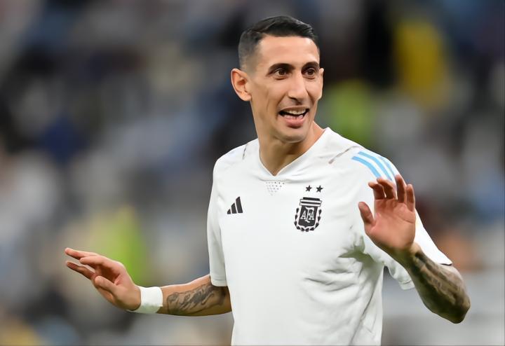 跟队记者：尤文希望摆脱几名高薪球员，为此不和迪马利亚续约