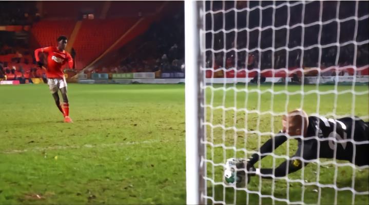 威尔士在线 : 卡迪夫城将密切关注水晶宫边锋萨克伊