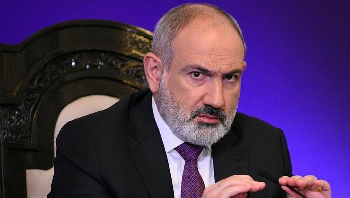 看足球说历史地理：亚美尼亚总理帕什尼扬25日在俄