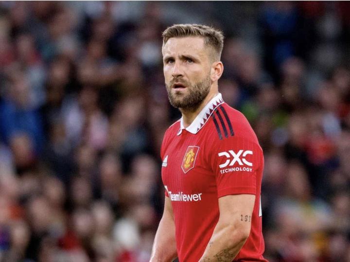 卢克肖昨晚半场被换下是因为也伤了！下半场开场马拉