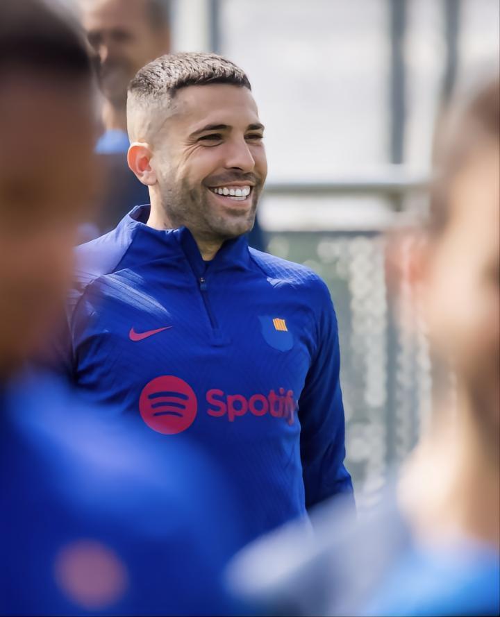 红蓝生涯倒计时！阿尔巴更新社媒