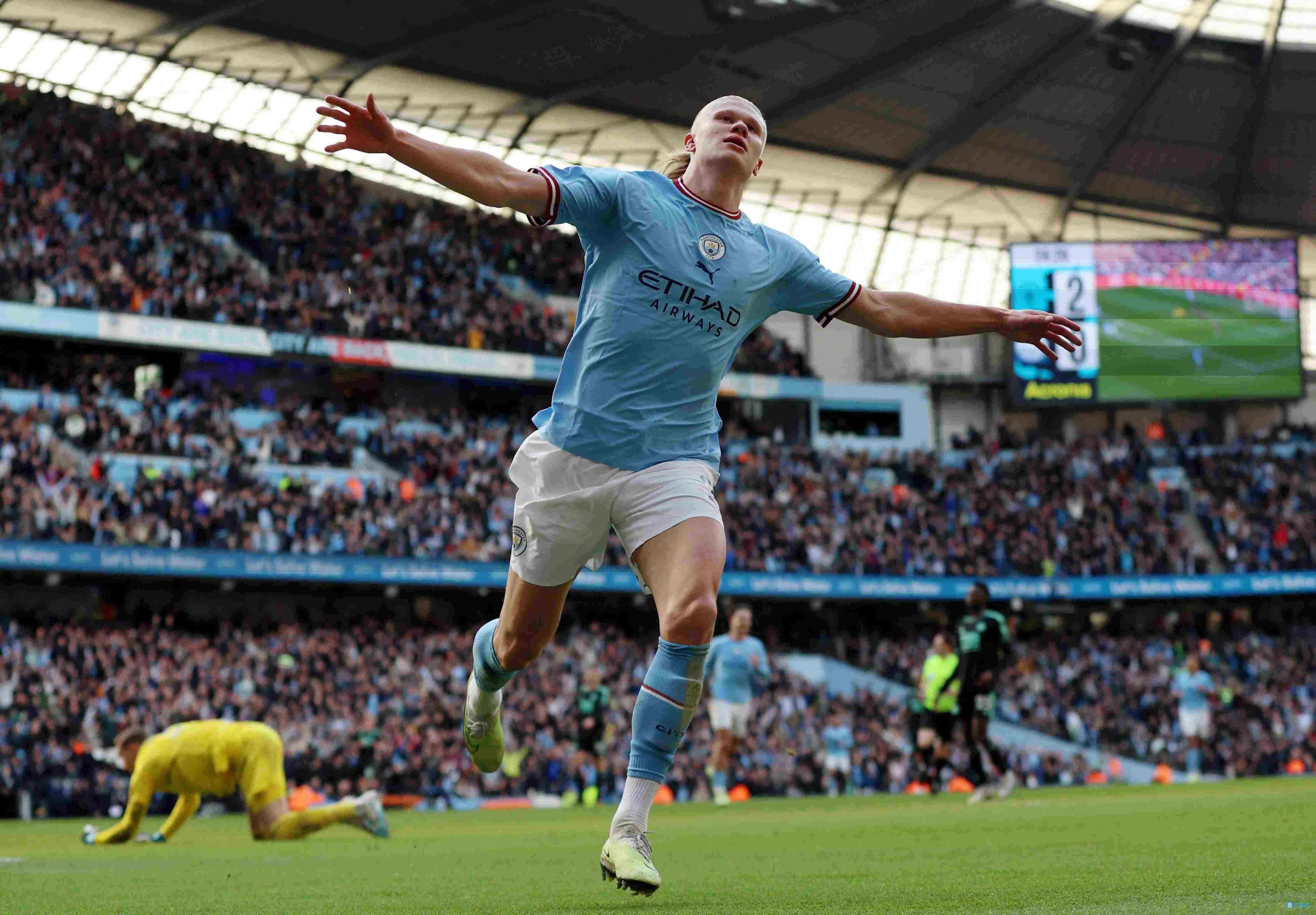 哈兰德还是卡塞米罗？英超官推发问：谁是本赛季最佳引援？