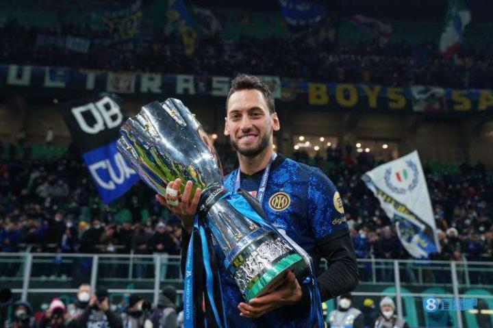 续约‖恰尔汉奥卢将和国际米兰续约3年，年薪600