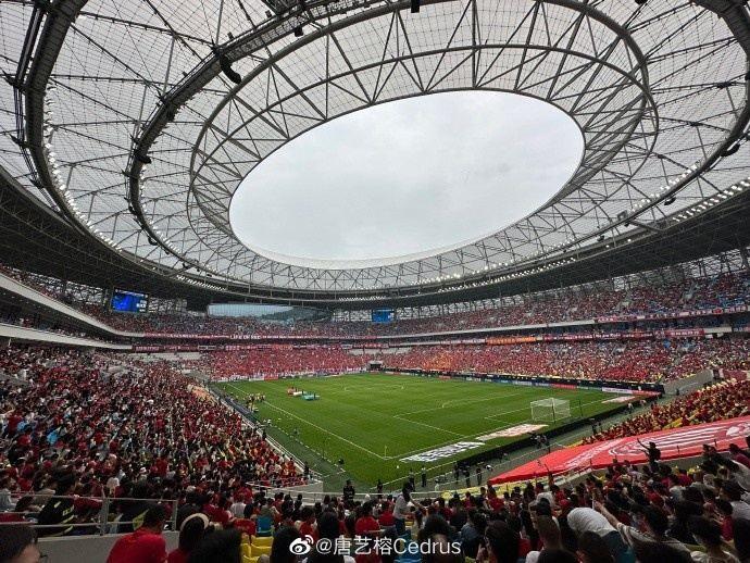 球市火爆！成都蓉城下午比赛主场依旧爆满