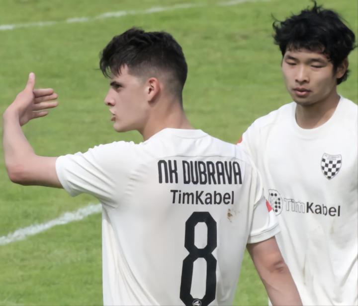 克甲 杜布拉瓦对阵泽米阿弗希 中国球员贾博琰继续首发