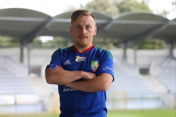 “世界最矮球员”34岁完成波超首秀，身高仅有1米54