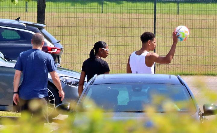 加盟皇马在即，德媒：贝林厄姆已给多特工作人员送了告别礼物