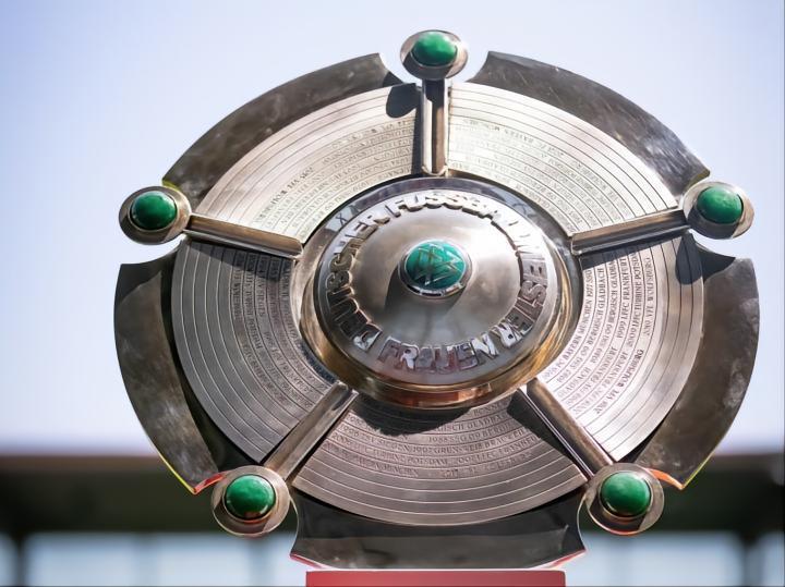 德女甲大结局：拜仁大胜夺魁，波普获金靴