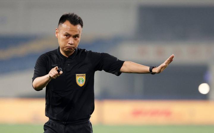 王竞主哨长春亚泰迎战上海海港，刘威连续2轮缺席，疑被停哨