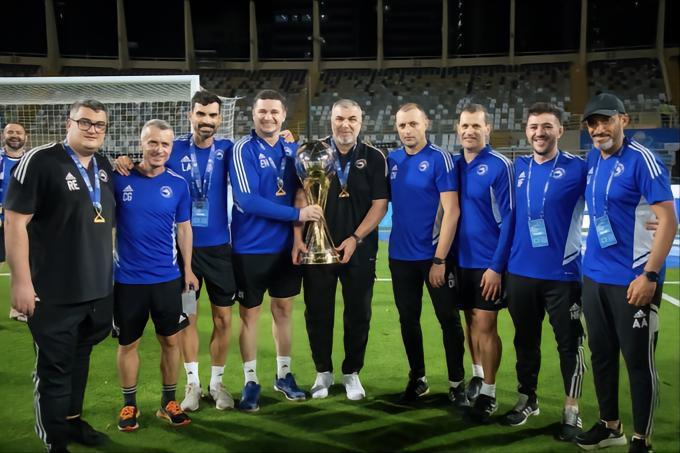 三冠王！前中超冠军主帅率队问鼎联赛杯，或因身体欠佳离队